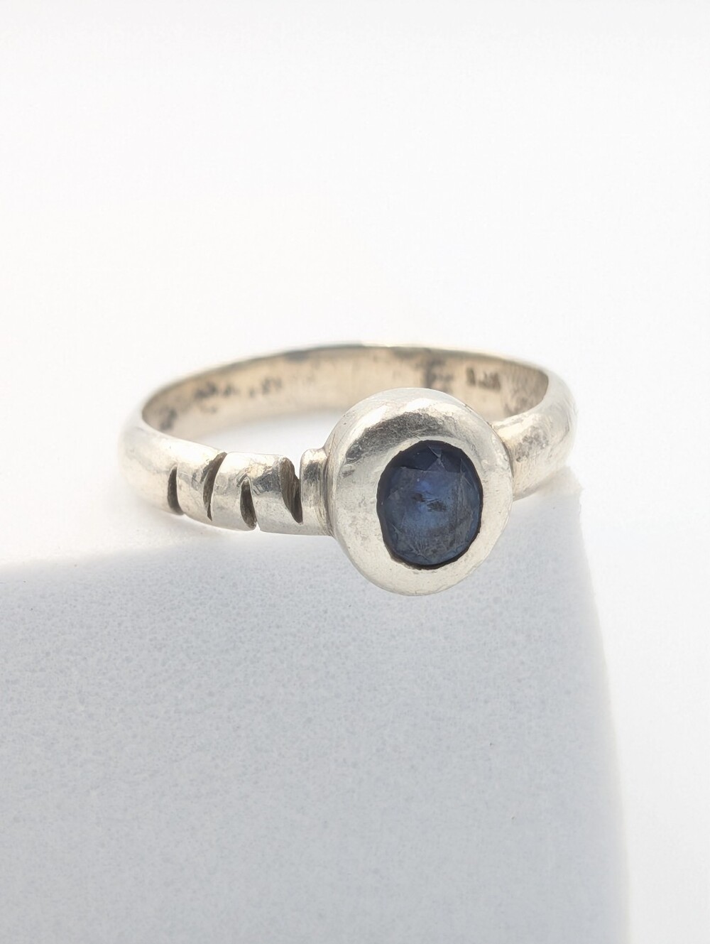 Vintage blue sapphire 925 sterling silver ring